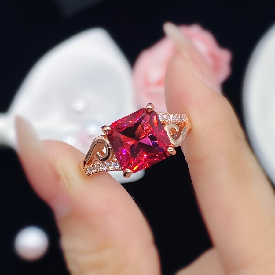 Cincin Berlian Kristal Ruby Rose Gold Bahan Titanium Steel Untuk Wanita