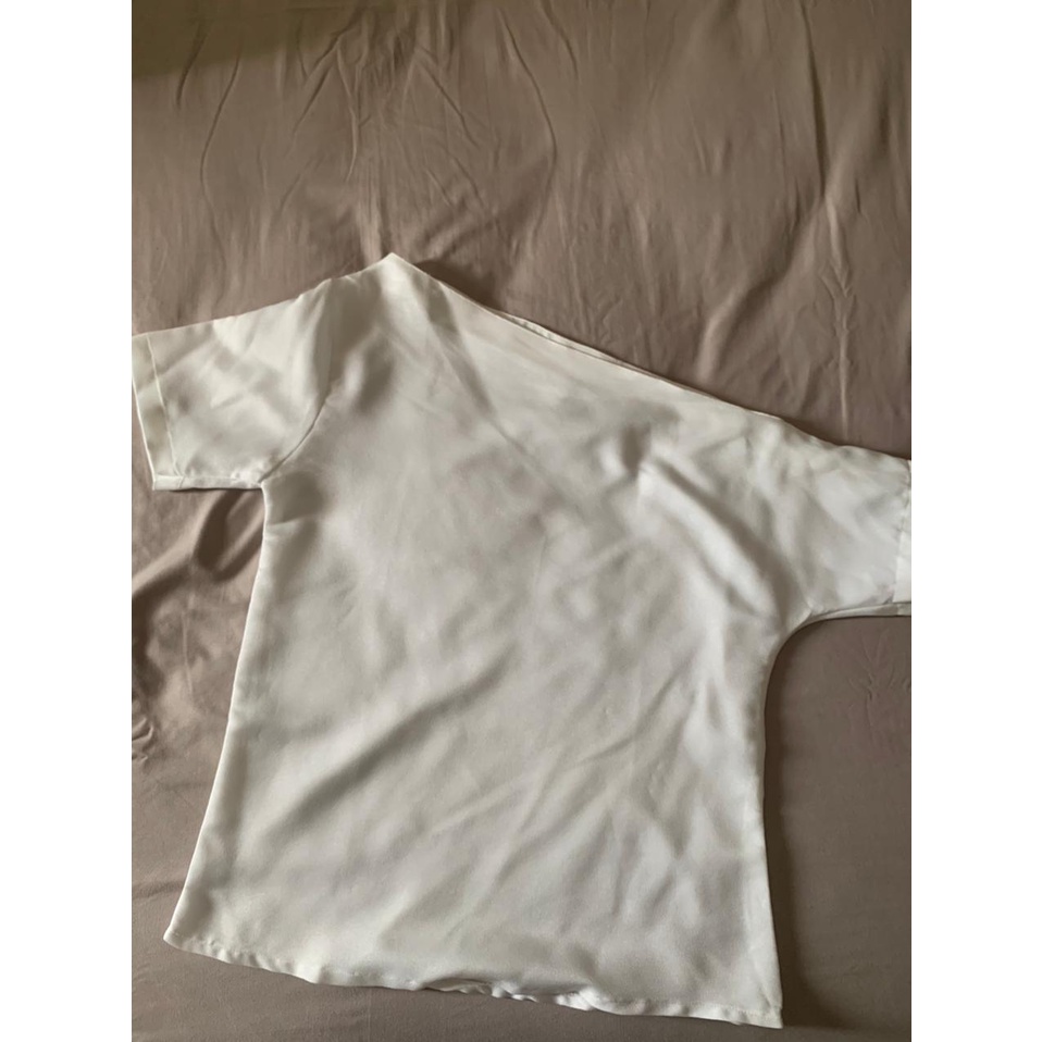 ONE SHOULDER TOP SABRINA