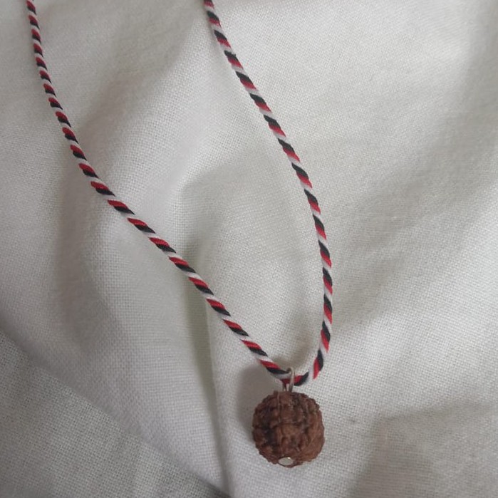 Kalung Tridatu Biji Gayatri Bahan Baku Benang Jahit Tali Khas Bali Ikat Serut