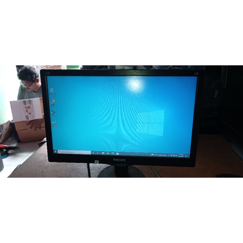 Dijual monitor merek Philips 16in LED