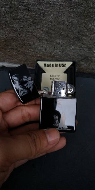 ZIPPO BLACK ICE MOTIF SERIGALA GRADE ORI EKSLUSIF LIMITID - INCLUDE BOX EKSLUSIF - KOREK - PEMANTIK