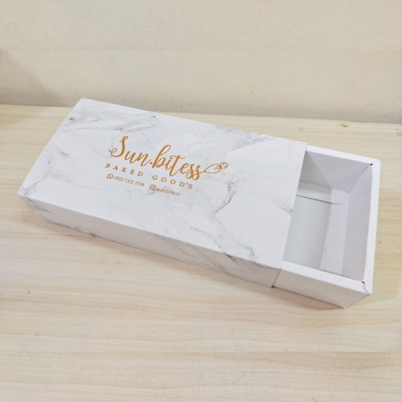 

Dus kue dengan cetak logo model sliding 22×11×5