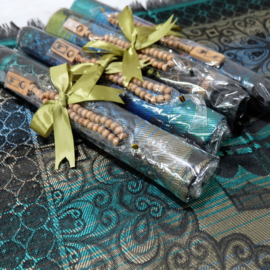 GIFT Sajadah Poliester Besar Uk 55 x105 cm dengan Tasbih &amp; Pita Souvenir Pernikahan / Tahlil