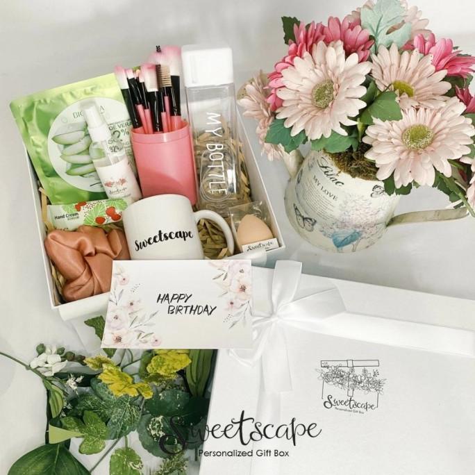 

GIFT BOX PACKAGE 144-PAKET HAMPERS 144 - BIRTHDAY GIFT DSG54546WE