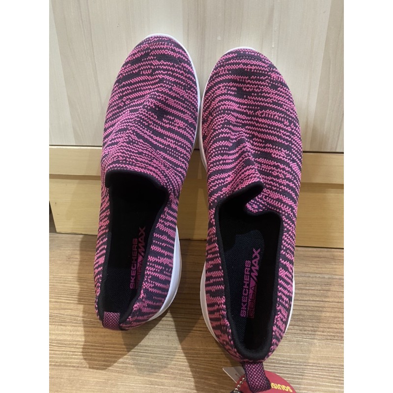 Sepatu skechers pink wanita