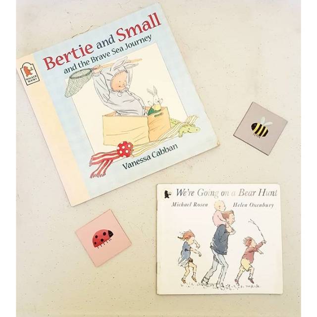 Buku Bahasa Inggris Second, Bertie and Small dan We're Going on a Bear Hunt