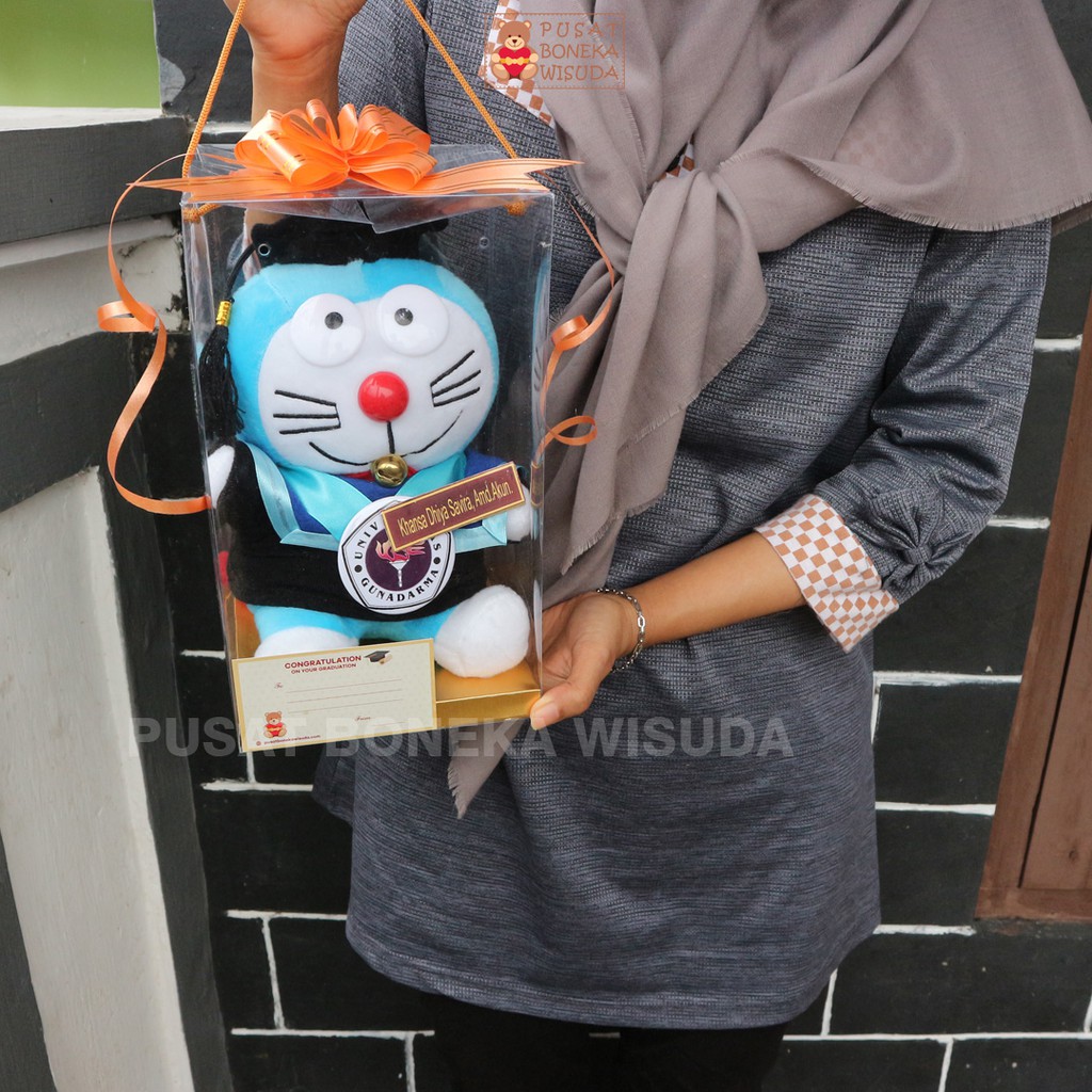 Boneka Wisuda Doraemon Mika Souvenir Hadiah Wisuda Kado Wisuda Mika Custom Nama Guru Gede Jogja