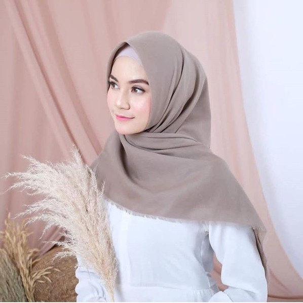 Hijab Segiempat Polos Saudia - Kerudung Jilbab Oleh Oleh Haji Umroh