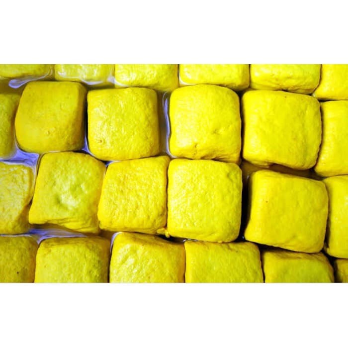 

Tahu Kuning Kotak Kecil Per Pack isi 10 pcs