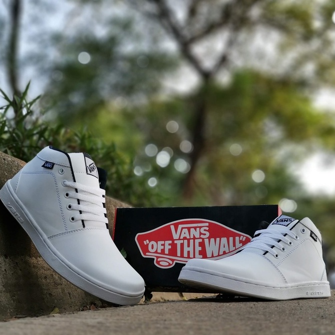 Sepatu Pria Semi Boots Putih Sepatu pria Keren Buat Gaya Sepatu Sneakers Pria