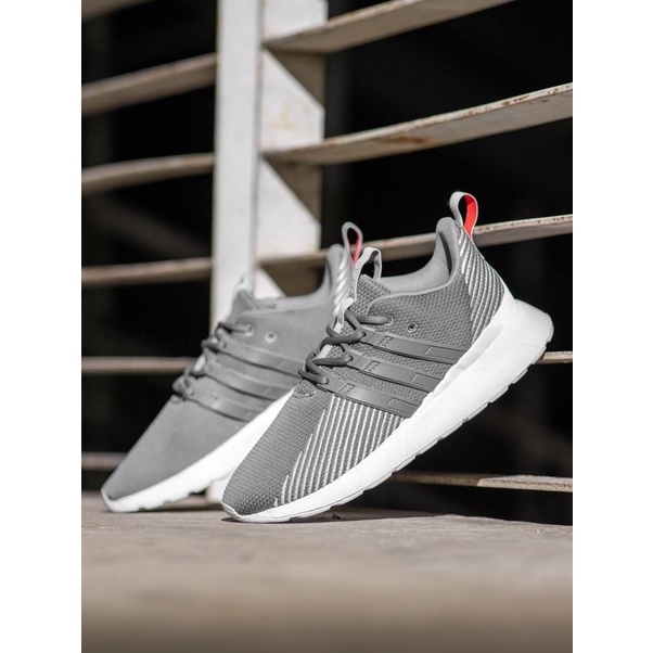 Questar Flow Grey White