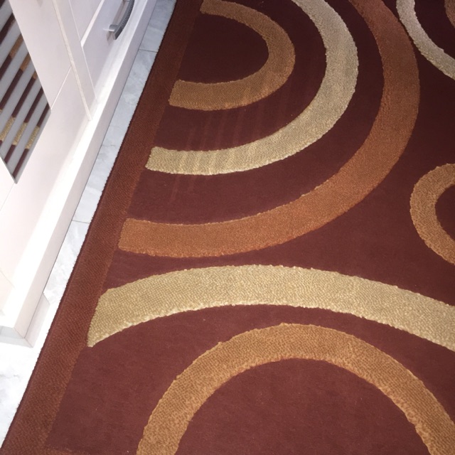 Preloved karpet permadani motif bulat