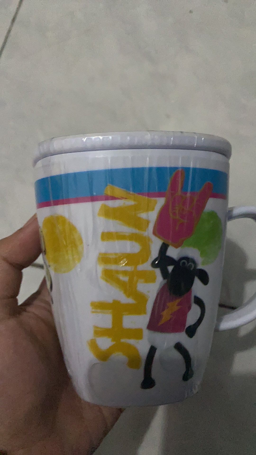 Onyx Cangkir Segi + Tutup / Square Mug + Cover Shaun The Sheep 340 Ml