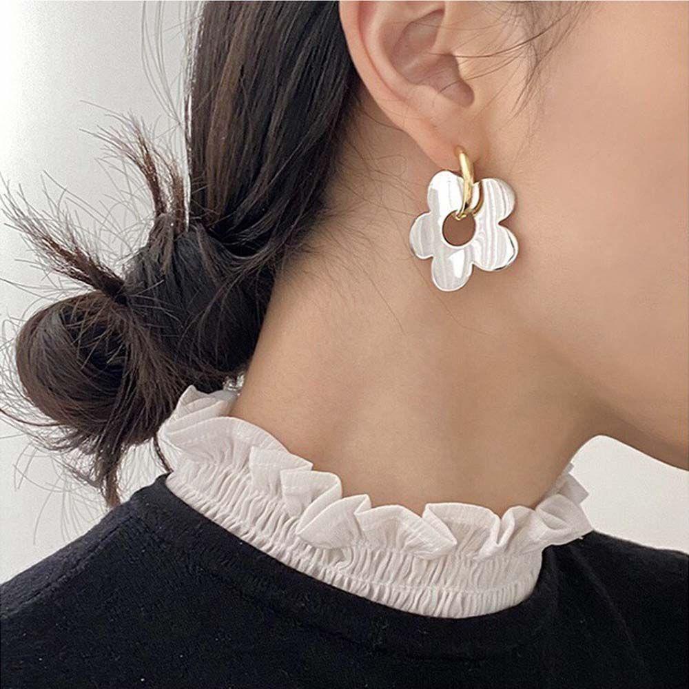 Anting Stud Bentuk Bunga Geometris Bahan Logam Gaya Korea Untuk Wanita