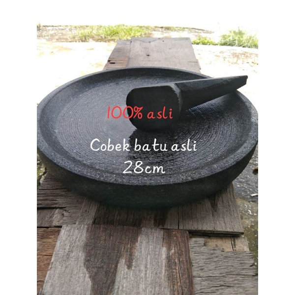 Cobek batu ukuran 28 cm.100% asli batu gunung. sudah 1 set dengan ulekan