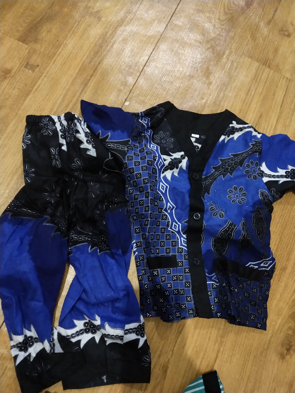 Set Piyama Batik Anak Untuk  Usia 1-5 Tahun Di Pakai Cowok Dan Cewek.