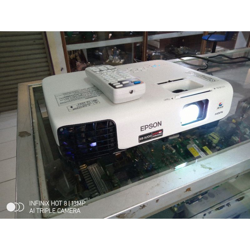 Proyektor Epson EBX200 Bekas Mulus