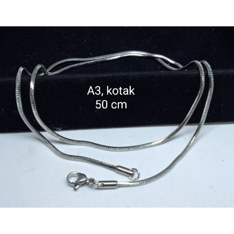 LA123. kalung titanium 50 cm kotak