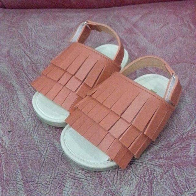 Sepatu Sendal Bunyi Lusty Bunny (Cewek)