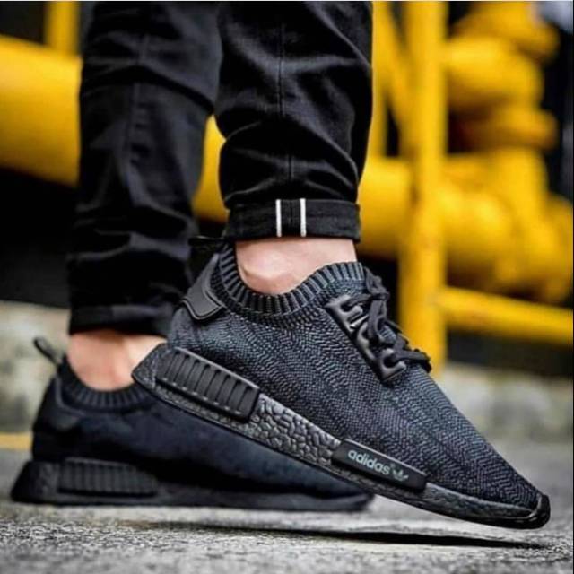 adidas nmd r1 friends and family pitch black