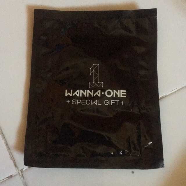 

Hot pack wanna one special gift