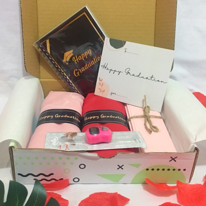 

Hampers hijab (2) / hampers graduation / gift / graduation gift