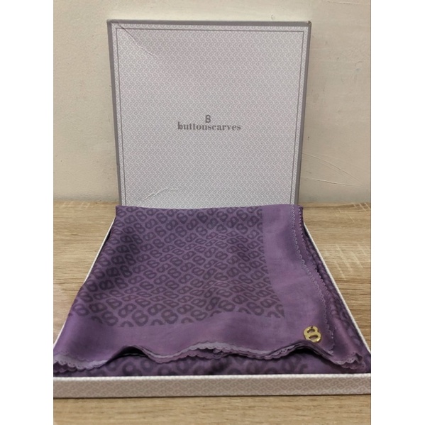 Tapis violet buttonscarves  ( preloved ) VOAL