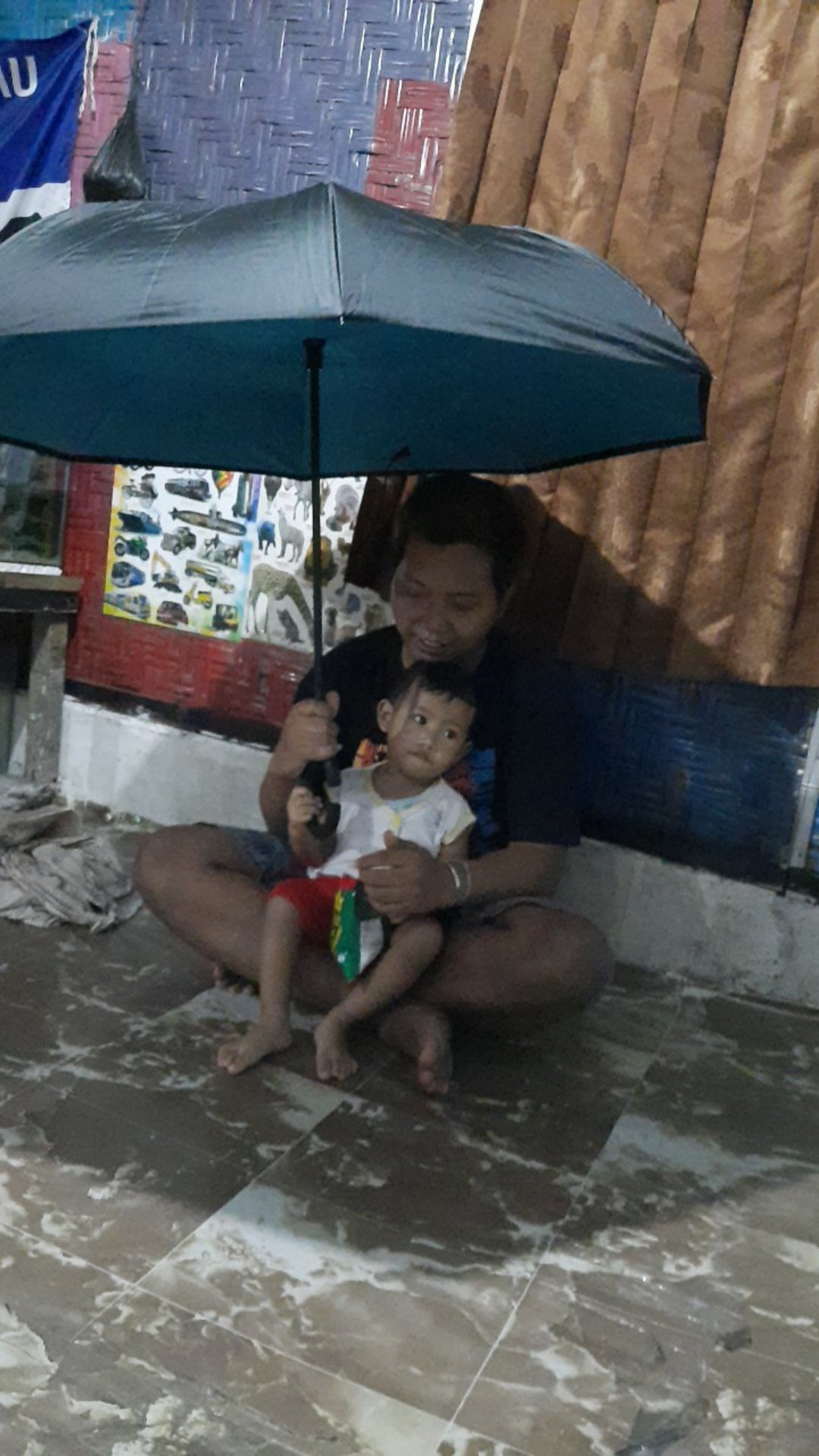 Payung Terbalik Kazbrella / Peralatan Hujan A