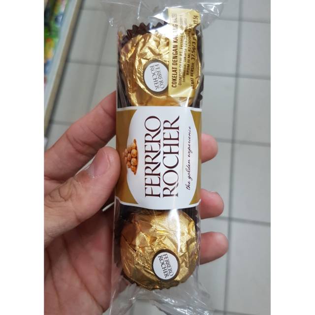 

[oddsolshop] pekanbaru/Ferrero Rocher Isi 3 (37GRAM) Premium Chocolate Gold Ball Bola Cokelat Emas