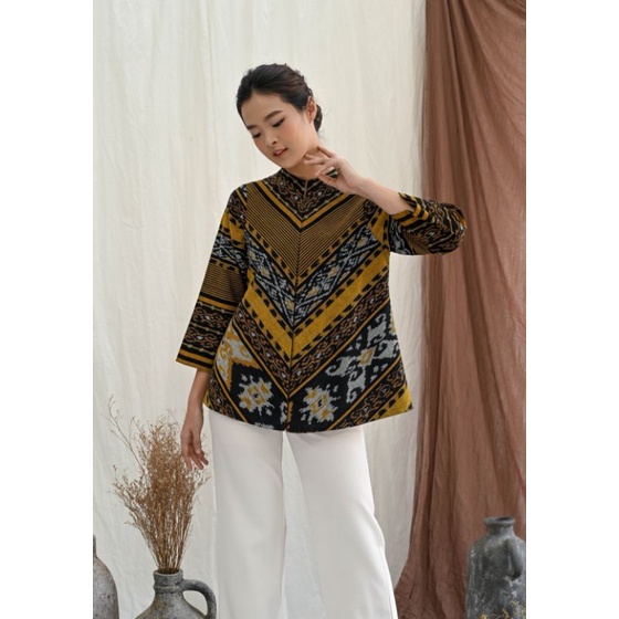 Blouse tenun wanita kantor