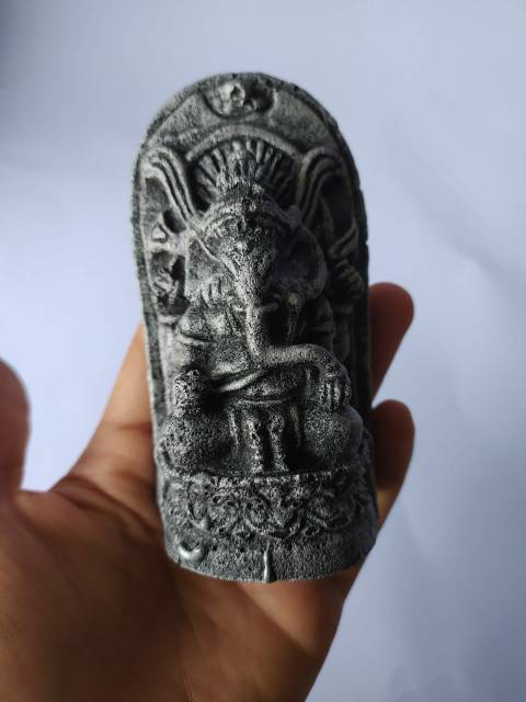 PAJANGAN MINIATUR PATUNG GANESHA DENGAN TEDENG KECIL BAHAN BATU UKURAN 13x6x4 cm - DEKORASI RUMAH