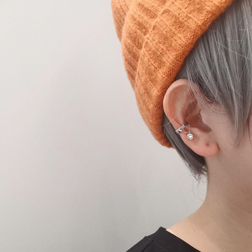 Mxbeauty Wanita Anting Street Wear Retro Smiley Face Pesta Desain Fashion Temperamen Telinga Klip
