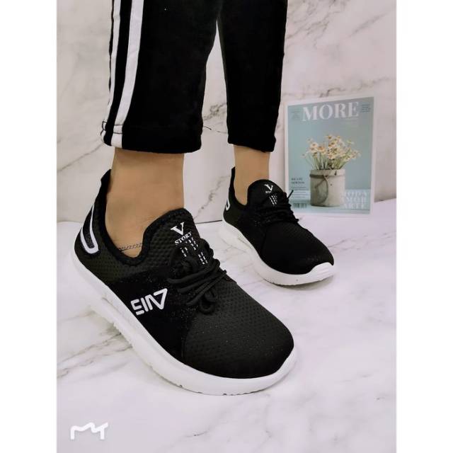 SEPATU WANITA SNEAKER BILLA HITAM