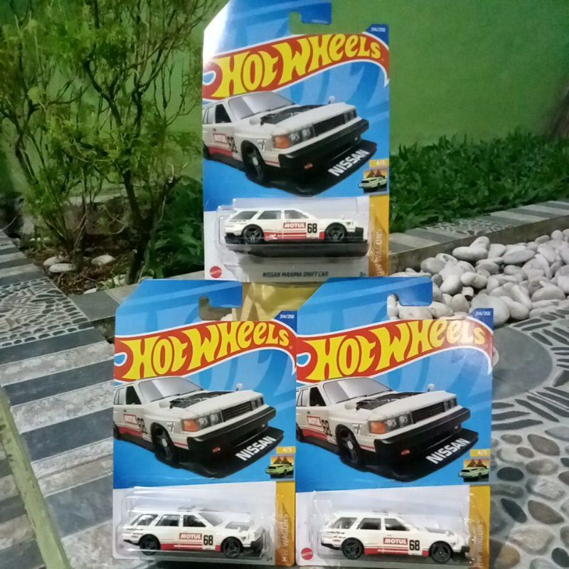 Hot wheels NISSAN MAXIMA DRIFT CAR