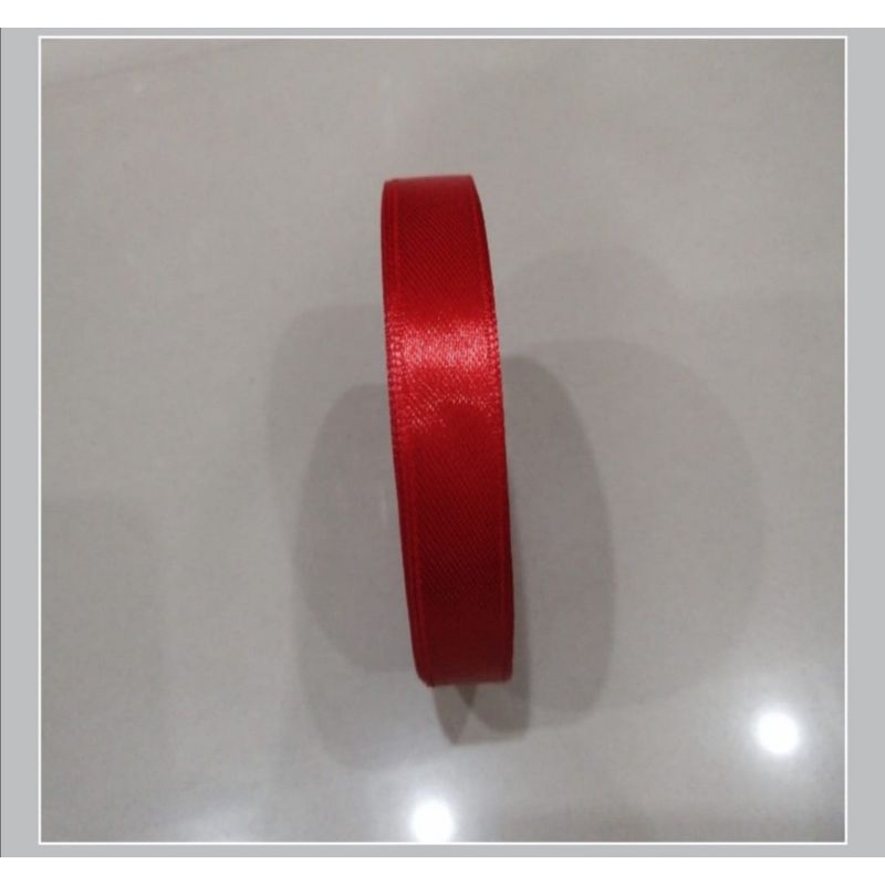 

Pita Satin Roll Ribbon 1/2 inchi /Pita Kado Roll Warna Merah Best Quality