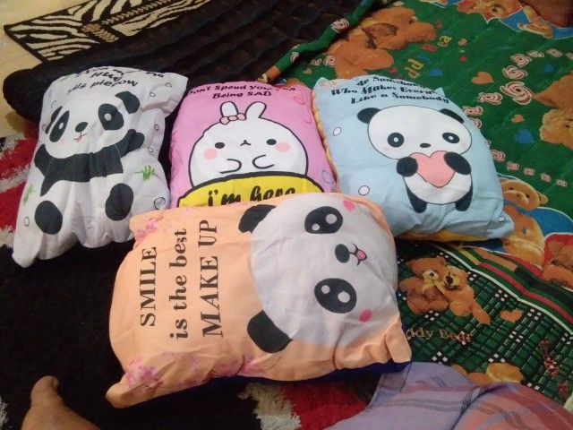 Bantal Kata-kata Karakter Lucu Full Dacron