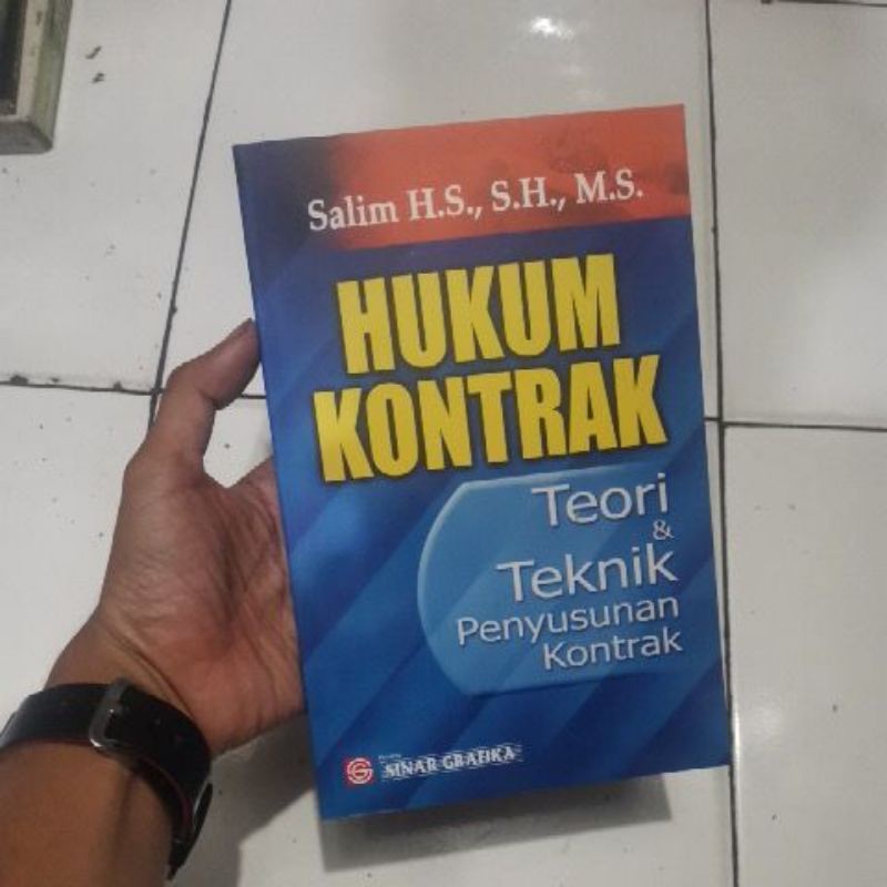 

Buku Hukum Kontrak Salim HS