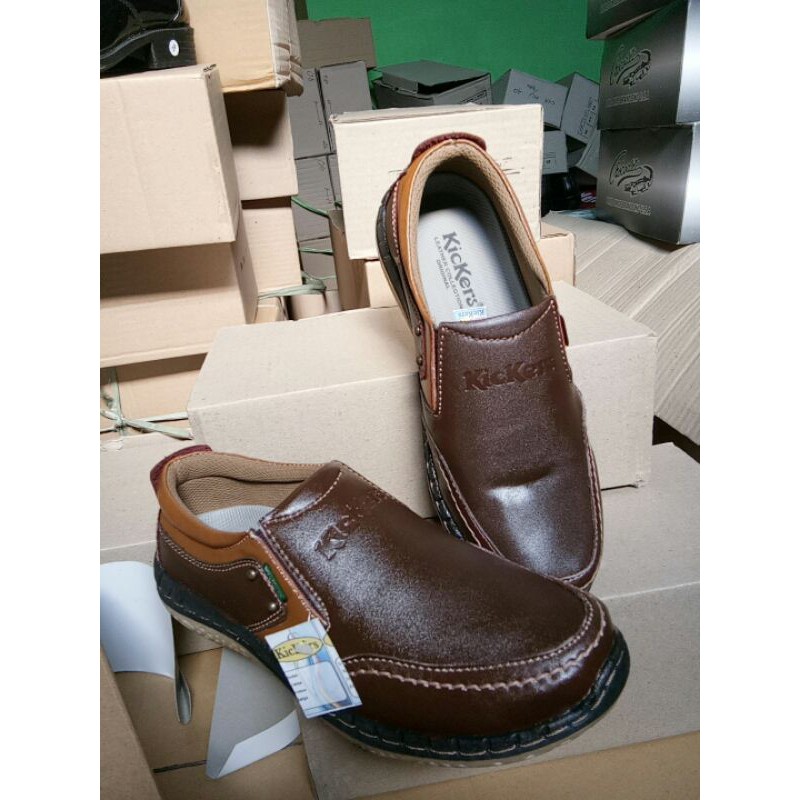 Sepatu casual kulit asli nyaman dipakai slipon kulit asli