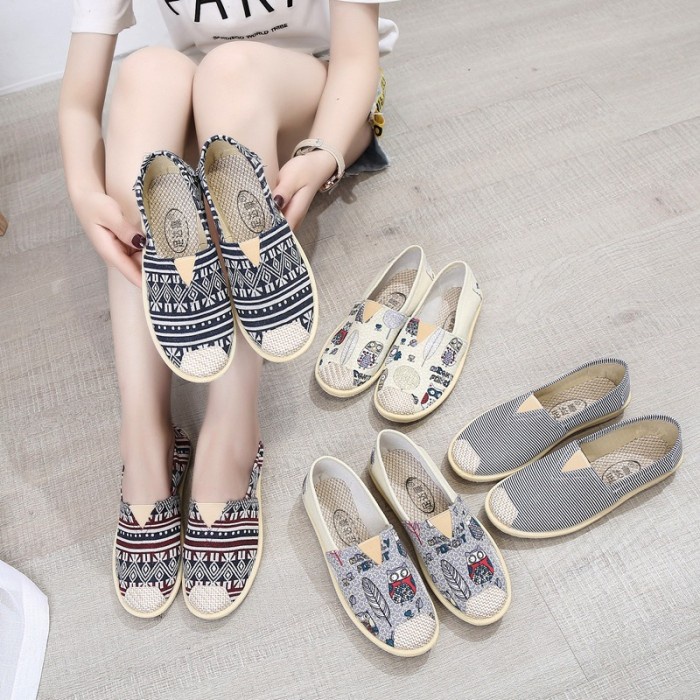 LPS Sepatu Flat Wanita Sneakers Canvas Joging Sneaker Kanvas Slip On Blue Jean Cewek Perempuan Lari Olah Raga Formal Shoes Sniker Sport Nyaman Putih Olahraga Karet Elastis Import Converse Pria Cowok Laki Laki Sekolah Kerja Casual Murah Keren Sepatu Kasual-1