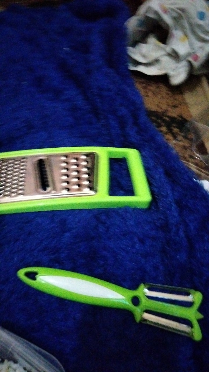 Parutan + Pisau + Talenan + Peeler + Gunting 5in1