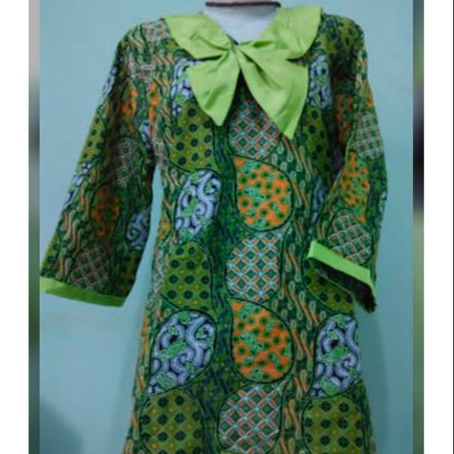 baju batik wanita warna hijau untuk kerja