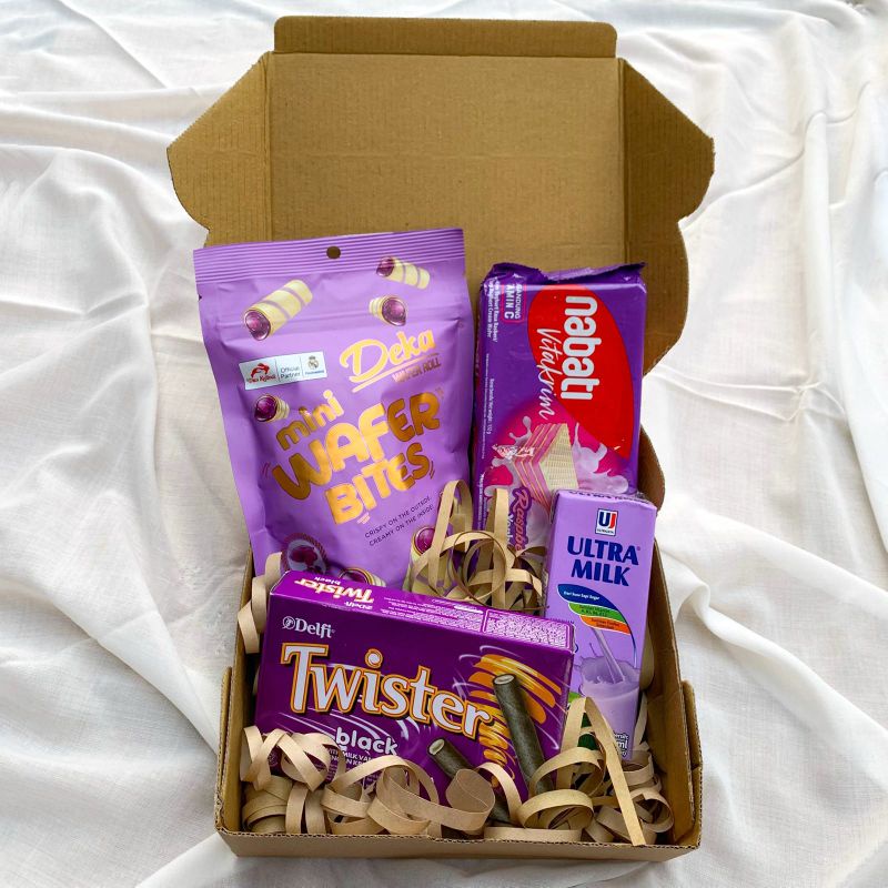 

GIFT BOX SNACK PURPLE EDITION FOR BIRTHDAY / SNACK BOX WISUDA / ANNIVERSARY GIFT BOX