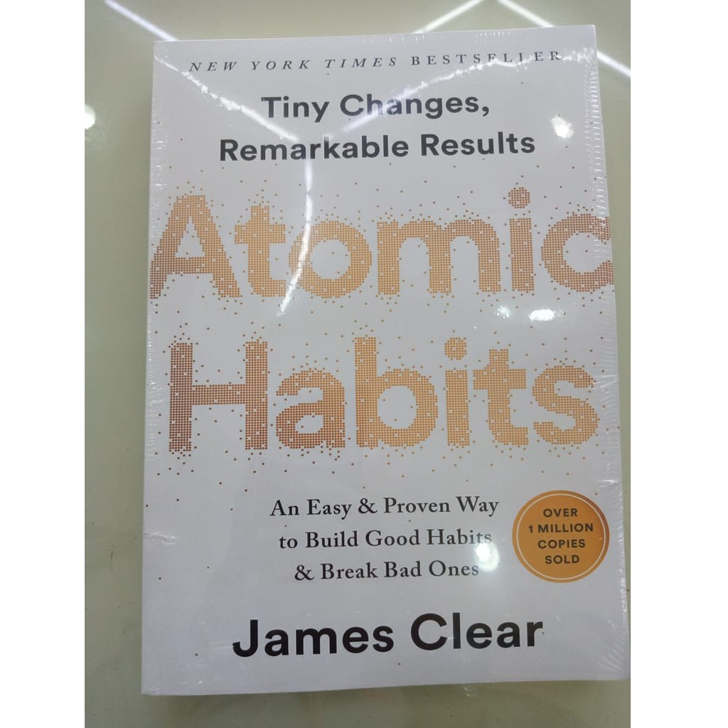 Atomic Habits by James Clear (Paperbak / Self Help)