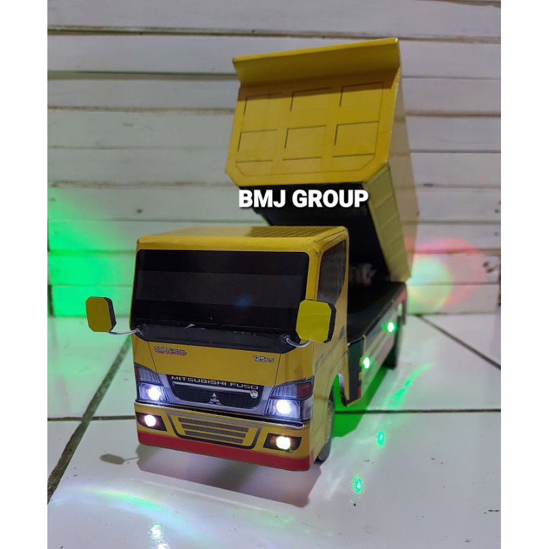 Miniatur truk dump canter