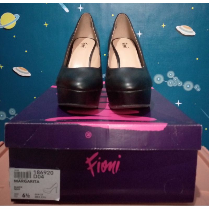 sepatu hitam FIONI