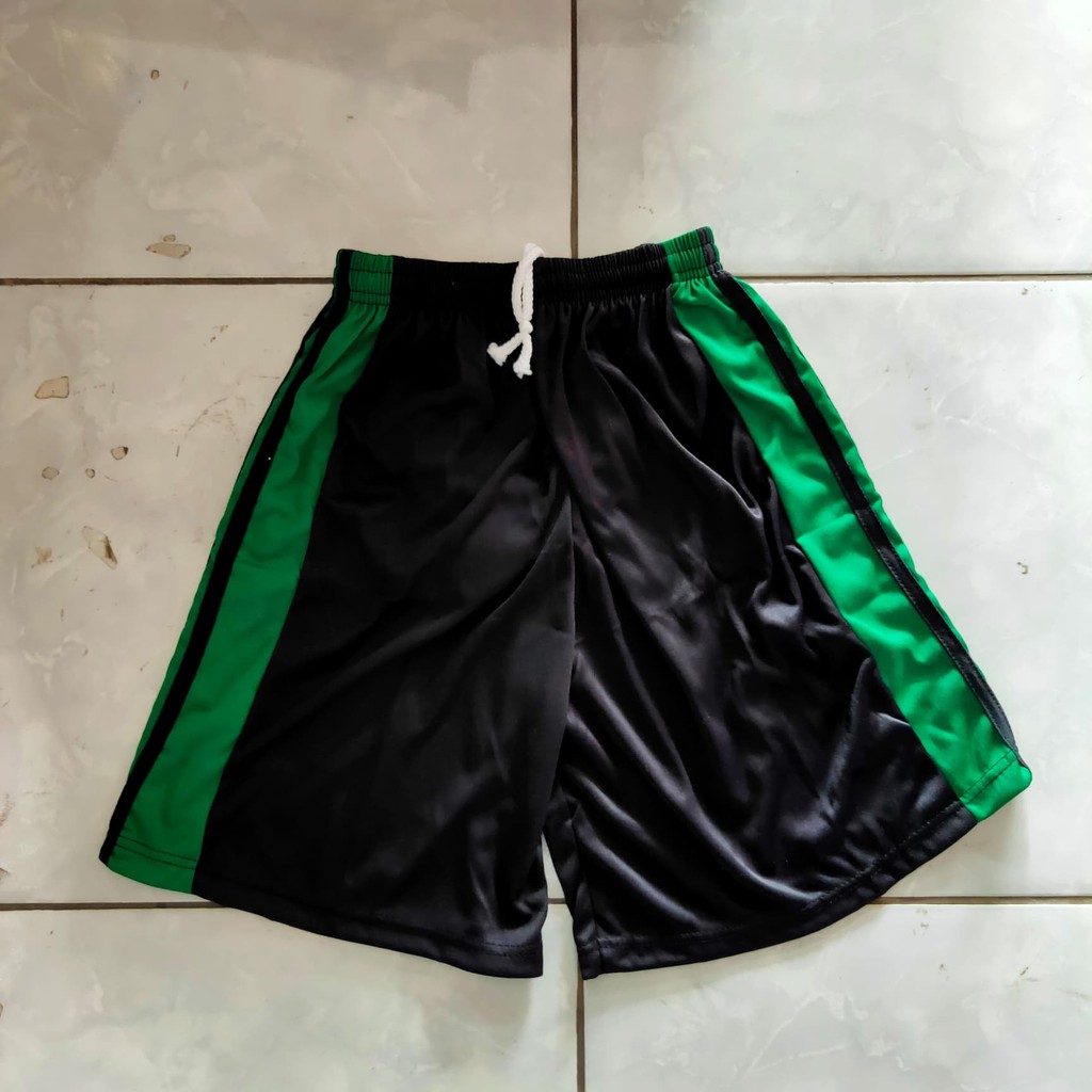 Celana Olahraga Bola Pendek Polos Hitam Strip Hijau Grade Lokal