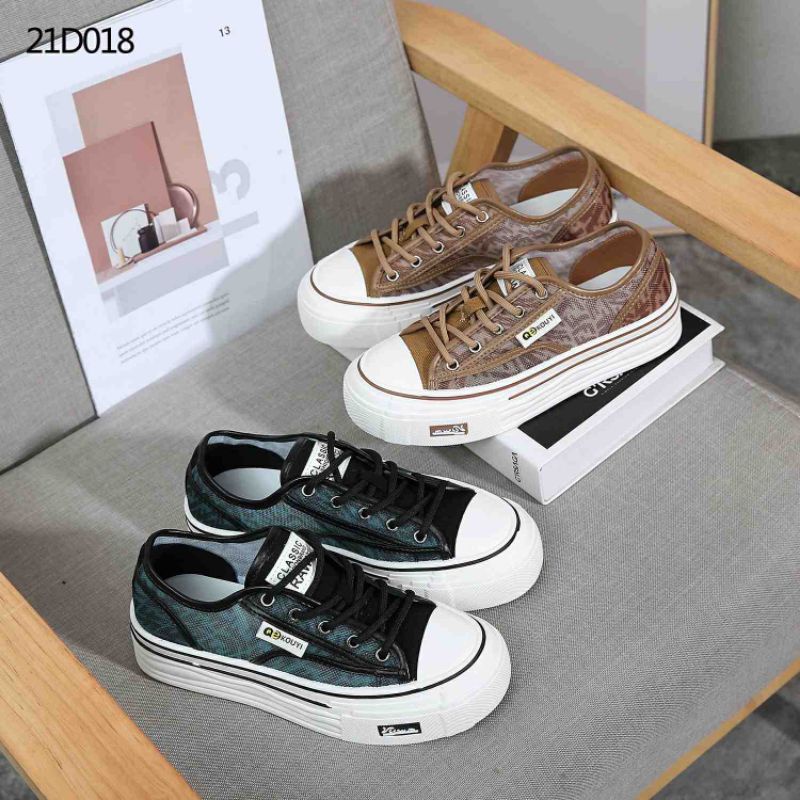 Sepatu Sneakers 21D018