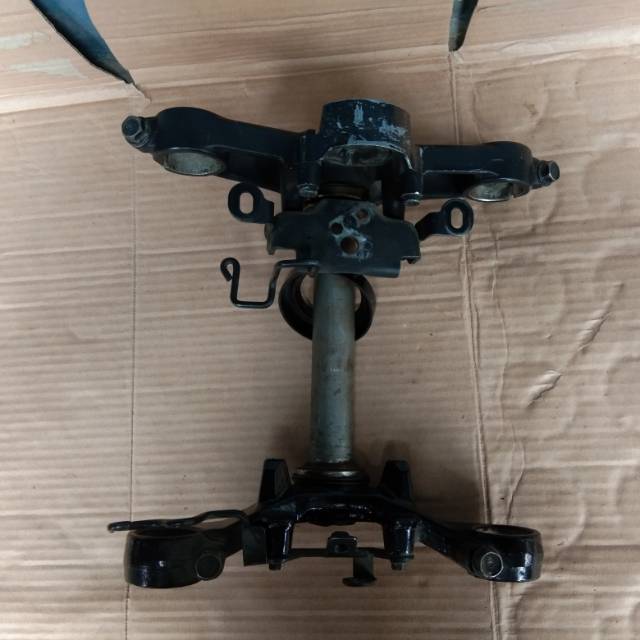 Segitiga atas bawah CBR 150 R led Fork shockbreaker depan Cbr 150 r led oroginal