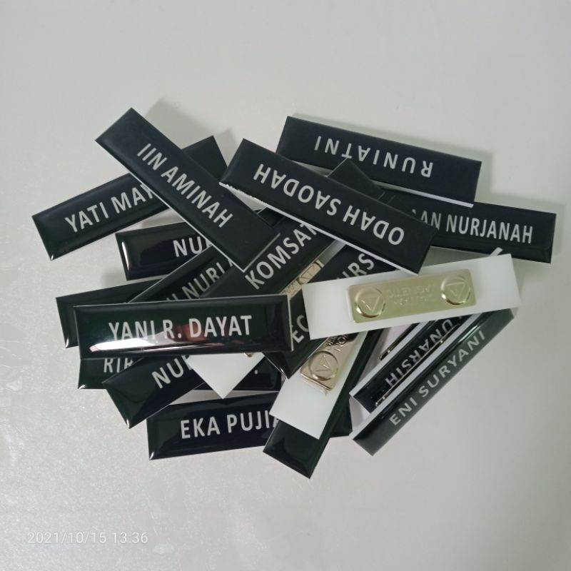 

nametag nama dada akrilik magnet