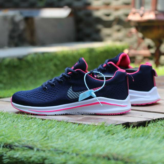 Sepatu Nike Zoom Wanita